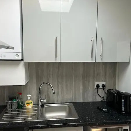 Modern Studio Flat With Free Parking Langley Marish Exterior photo