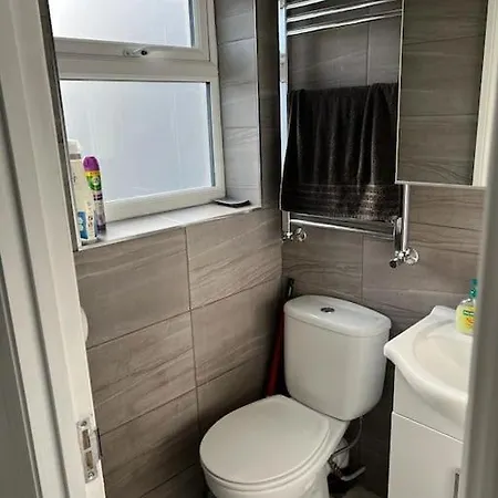 Modern Studio Flat With Free Parking Langley Marish Exterior photo