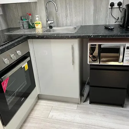 Modern Studio Flat With Free Parking Langley Marish Exterior photo