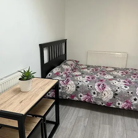Modern Studio Flat With Free Parking Langley Marish Exterior photo