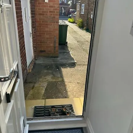 Modern Studio Flat With Free Parking Langley Marish Exterior photo