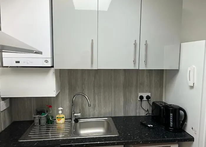 Modern Studio Flat With Free Parking