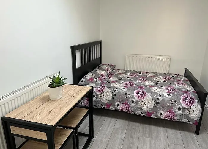 Modern Studio Flat With Free Parking
