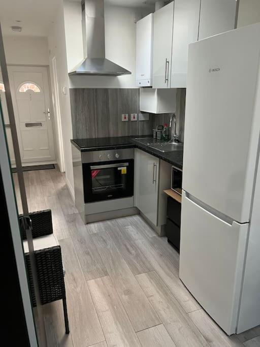 Modern Flat With Free Parking * Langley Marish