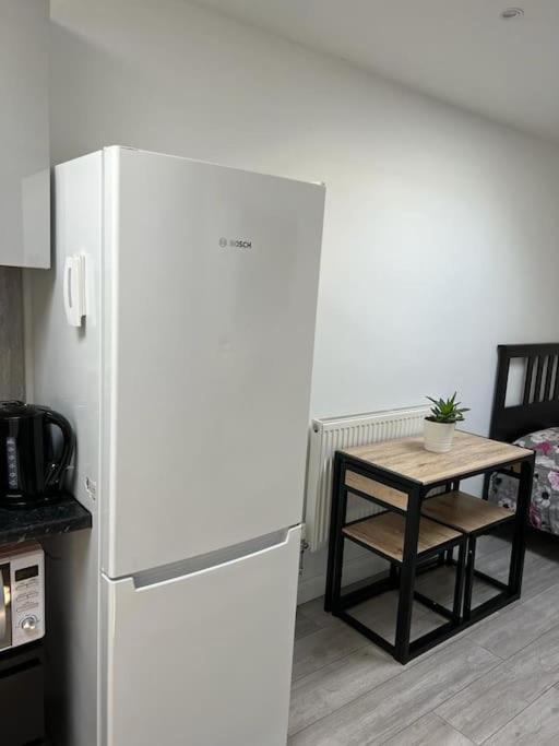 Modern Flat With Free Parking Apartment
