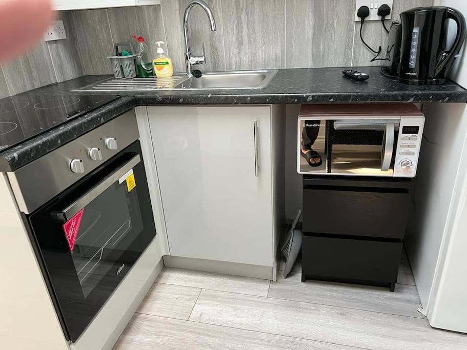 Modern Flat With Free Parking Langley Marish