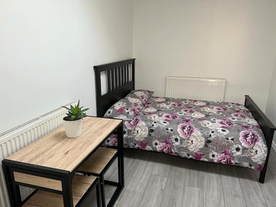 Modern Flat With Free Parking Apartment